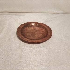 Posacenere in rame martellato bella opera ornata fatta a mano 15 cm