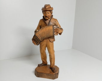 musicien vintage joueur d'accordéon avec chapeau sculpture sur bois sculpté sculpture sur bois artisanat artisanat sculpture sur bois