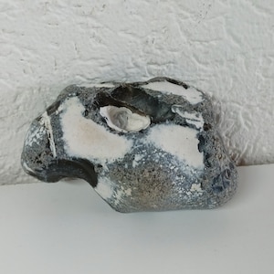 Chicken God Flintstone Flint Hedgestone Witch Stone Protection Stone 10 x 6 cm Chalk Lucky Stone Aquarium, Terrarium or Decoration