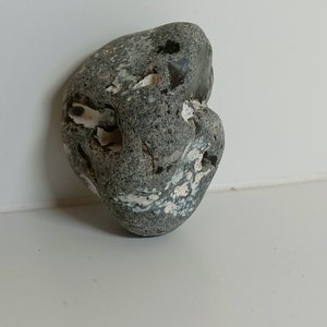 Flint Chicken God Hedgestone Witch Stone Protection Stone Chalk Flintstone Flintstone Lucky Stone Aquarium Terrarium, The Grim Stone