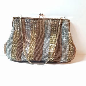 Damen Handtasche aus Hongkong – Vintage Bügelverschlusstasche mit Glanzperlen, Pailletten und kurzer Kette, toller Knebelverschluss