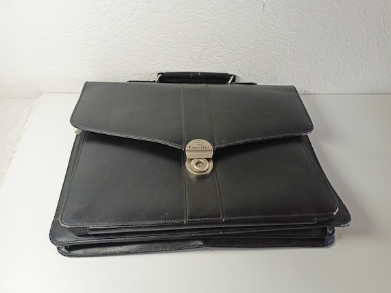 Gardini briefcase, leather bag by Gardini, many compartments, ideal for studies, school, work or leisure, an all-rounder, no keys included
