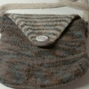 Filztasche mit Keramikknopf und langem Schulterriemen komplett aus Filz, Filz -Bag, Shoping Tasche, Taschen jeden Tag, Damen Schultertasche