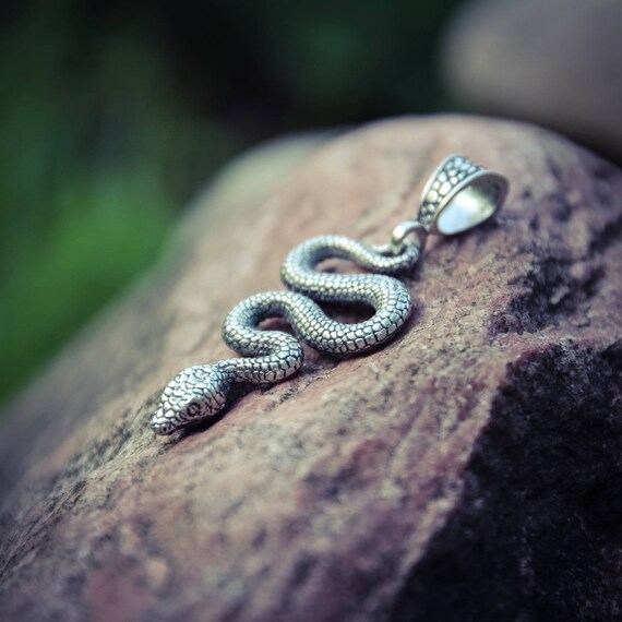 viper pendant