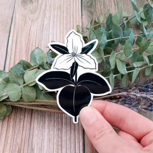 Trillium-vinylsticker gebaseerd op originele linosnede | 3 inch glanzende bloemensticker | Weerbestendig, vaatwasmachinebestendig, uv-bestendig