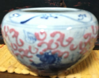 Red Lion Porcelain Pot