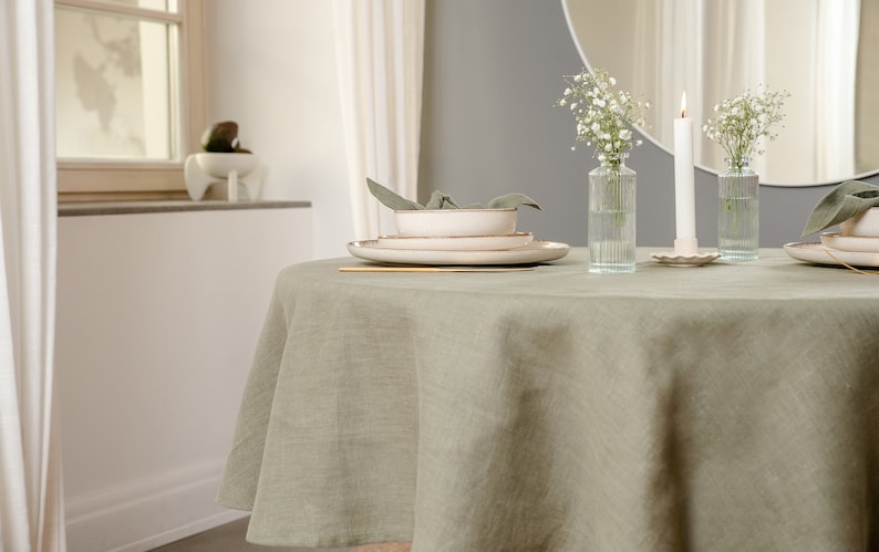 Green circle linen table cloth