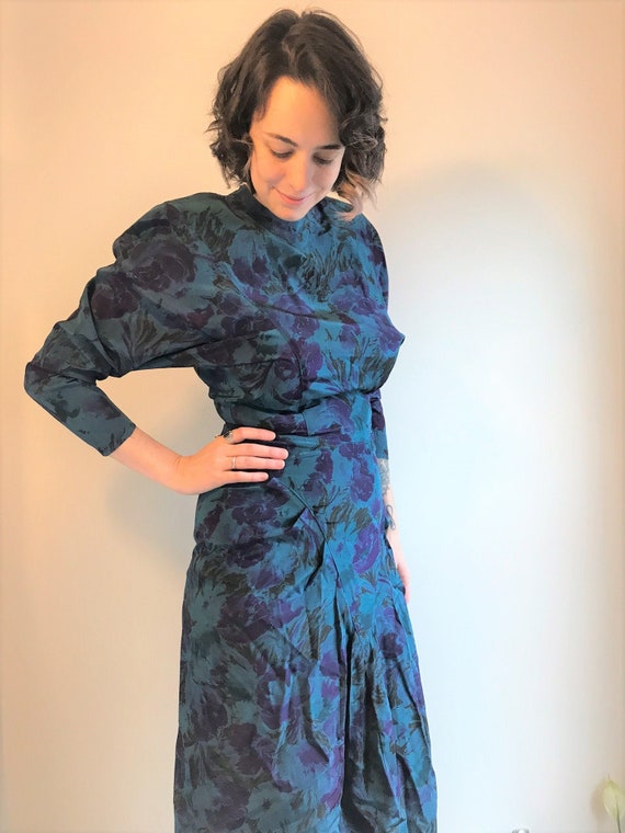 Vintage 80's Blue and Purple Floral Print Wiggle D