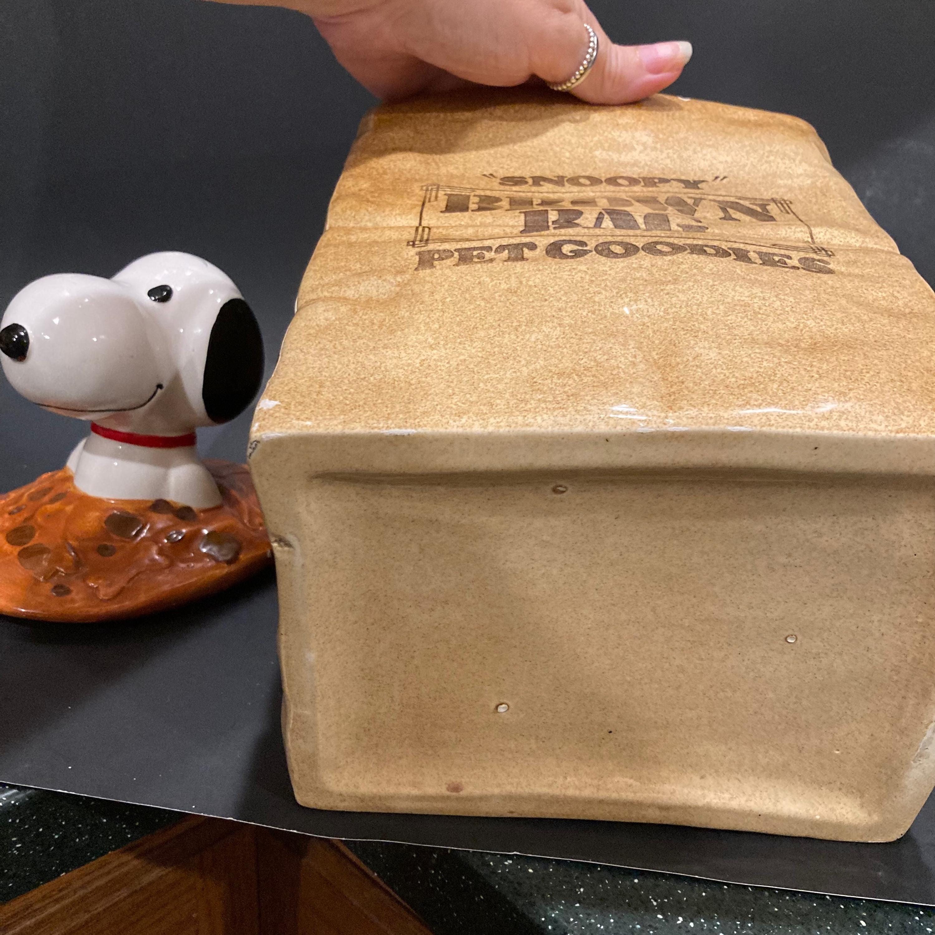 Vintage Peanuts SNOOPY Ceramic Snack Cookie Jar Brown Bag Pet