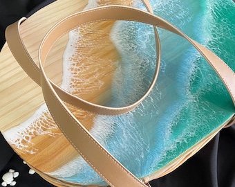 Panier de pique-nique en résine coulée à la main avec planche à découper - Vagues bleues et vertes scintillantes