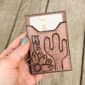 Cartera para teléfono de cuero repujado, Tarjetero personalizado y Tarjetero, Estilo country western, Accesorio para teléfono hecho a mano, Girasol e iniciales
