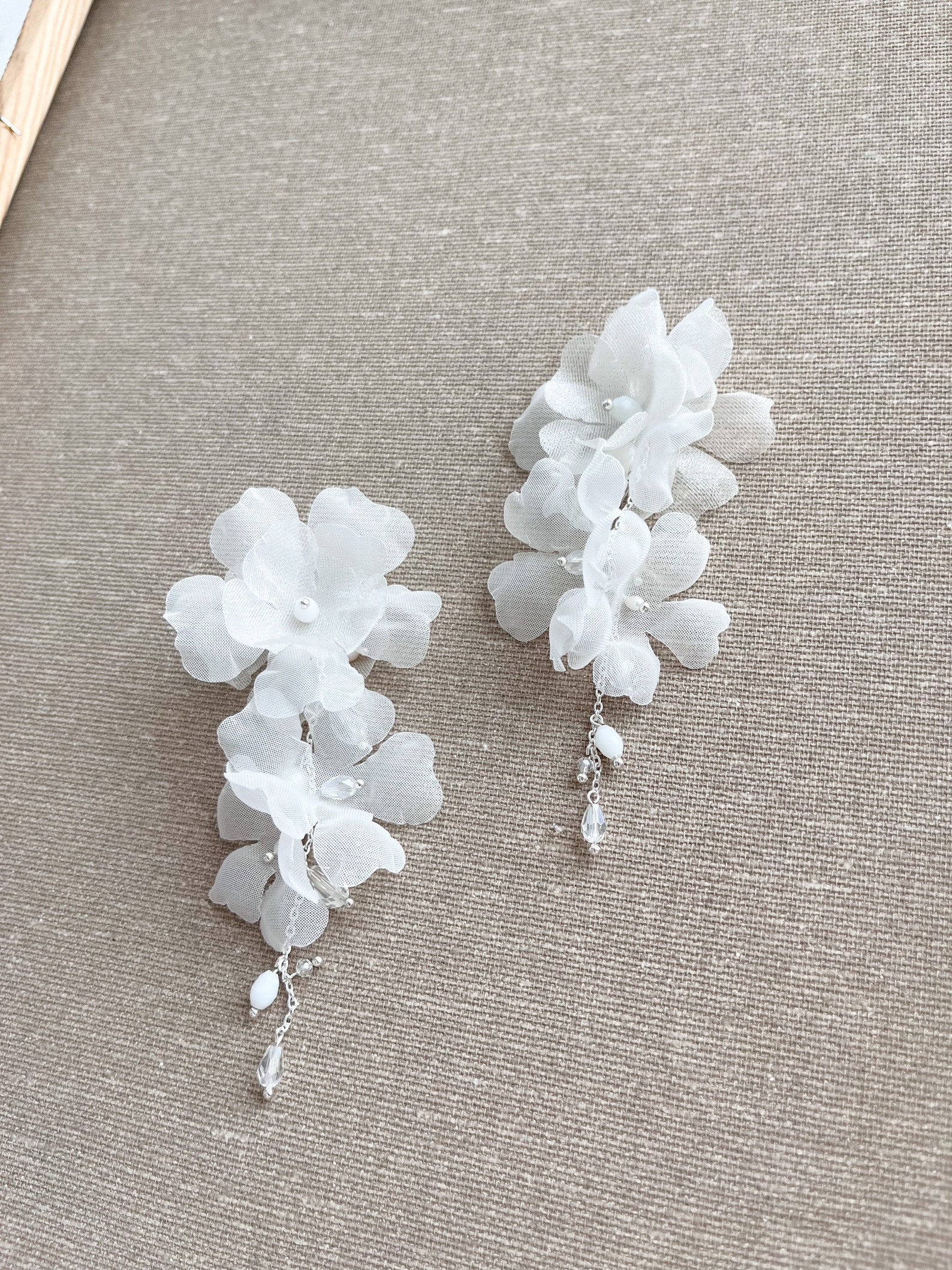 Stoffblüten Braut Ohrringe