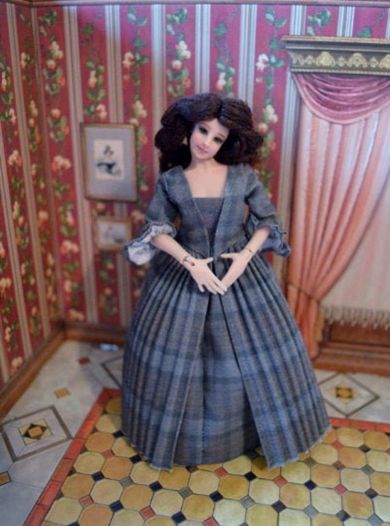 1 inch scale dollhouse dolls