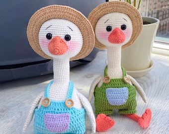 Greenie the Goose Crochet Pattern, English crochet amigurumi pattern, crochet tutorial