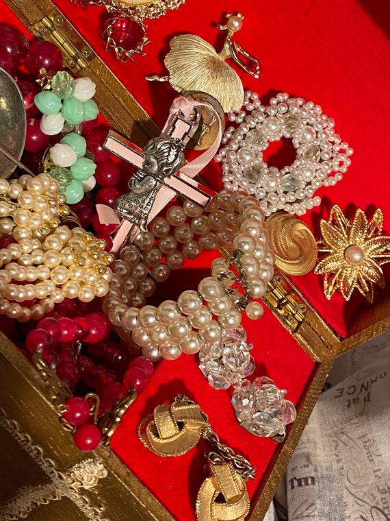 Vintage Music Box Grandmas Drawer Costume Jewelry Lot Gem