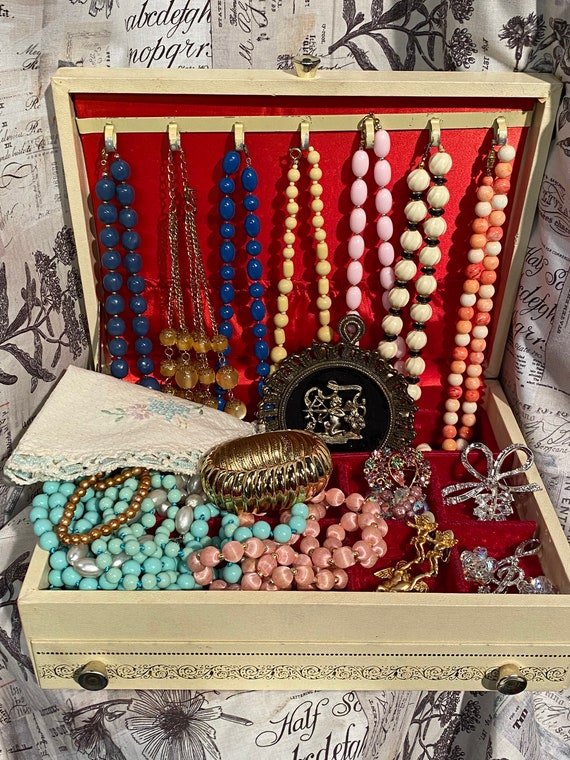 Grandmas Large Vintage Jewelry Box Full Of Jewelr… - image 4