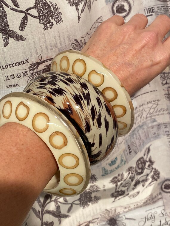 Vintage Chunky Resin Bracelet Lot Fur Pattern and… - image 4