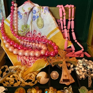 Estate Grandmas Vintage Jewelry Box, Costume Jewelry,Rosary’s,West Germany Clip Earrings,Jewelry Valet, Dresser Vanity Box,Vintage Swank