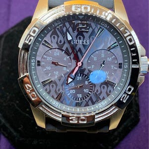 GUESS Men&#39;s U0032G7 Stainless Steel Watch Multifunction New Condition