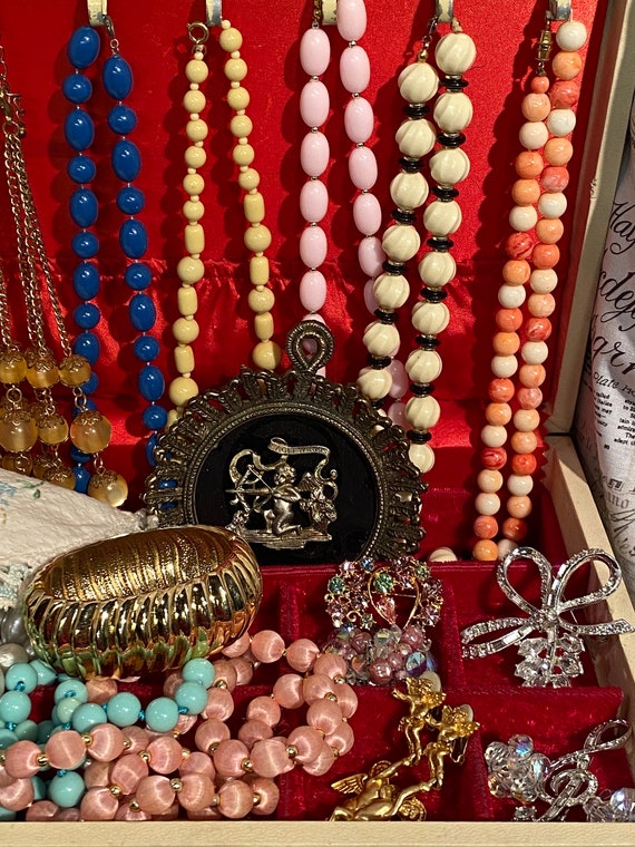 Grandmas Large Vintage Jewelry Box Full Of Jewelr… - image 2
