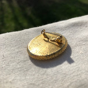 Broche vintage métal doré ovale cabochon en resine motif fleuris image 6