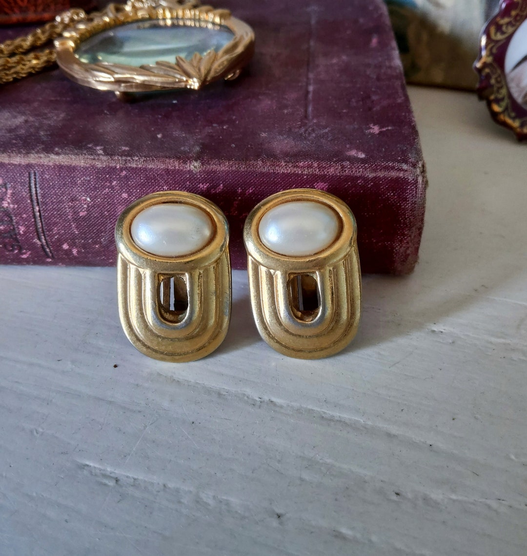 Boucles D'oreilles Clips Vintage Agatha Paris - Perles Blanches - Doré - Superbe état - Environ 2 Cm