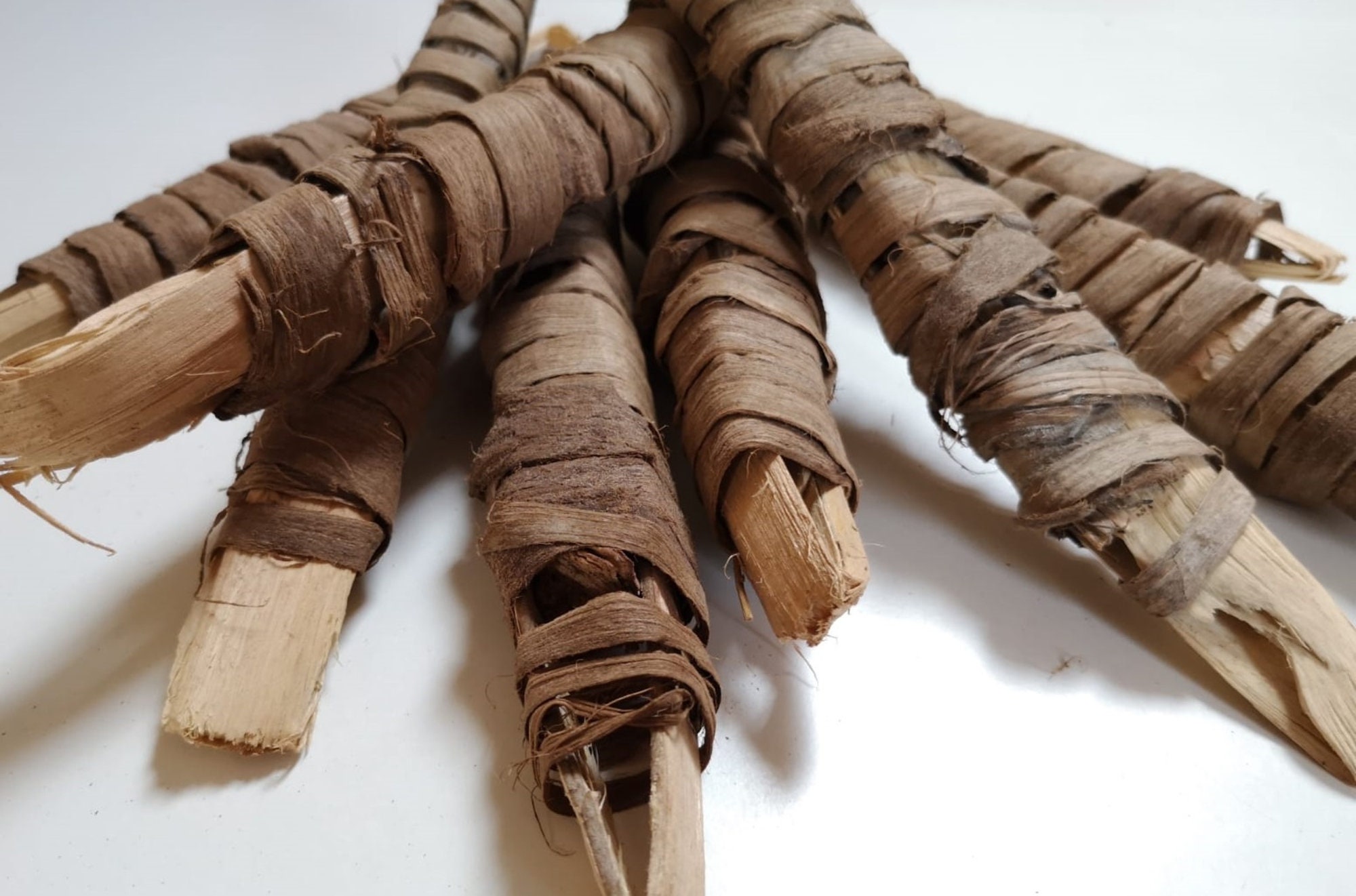 Natural Moroccan Siwak Walnut Tree Bark Traditional Miswak Toothbrush 10 g  سواك