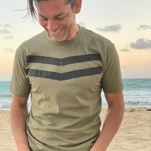 Walk In His Footsteps Tee – Men's Chevron Christian Shirt