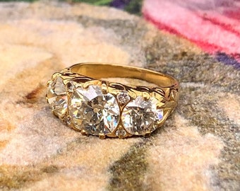 Edwardian Cut diamond 3 stone set in yellow gold