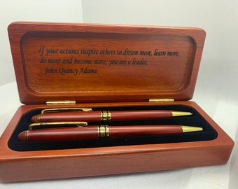 Boîte d’ensemble de stylos, étui à stylos en bois de rose personnalisé avec un ou deux stylos, gravure d’ensemble naturel exotique monogrammée, cadeau, offre pour les papas