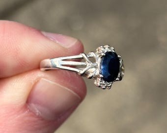 Vintage 925 Sterling Silver and Dark Blue Sapphire Solitaire Ring - size 7