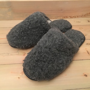 Eco Women&#39;s / Mens Merino Pure Sheep&#39;s Wool Slippers/ Sheepskin Slippers - Non Slip Sole ,Birthday Gift