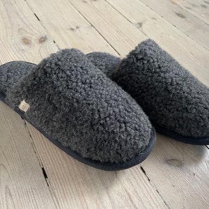 Eco Women's / Men's Merino Pure Sheep's Wool Slippers/ Sheepskin Slippers / House shoes for women and men / House slippers from wool image 1