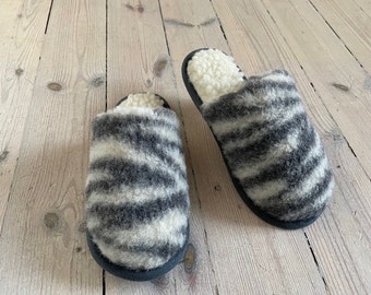 Eco Women's / Men's Merino Pure Sheep's Wool Slippers/ Sheepskin Slippers/ House shoes for women and men / House slippers from wool