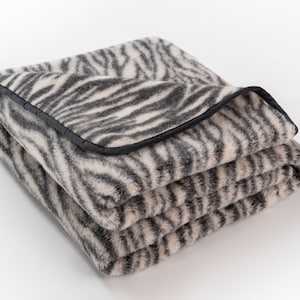 Handmade Merino Wool Blanket: Soft, Warm, Hypoallergenic