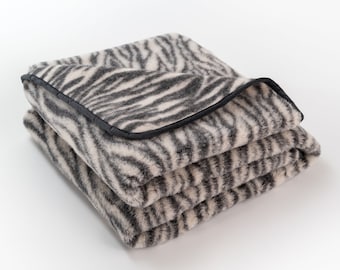 Handmade Merino Wool Blanket: Soft, Warm, Hypoallergenic