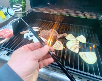 Hand forged BBQ steak flipper