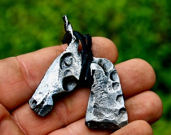 Colgante de unicornio hecho a mano, el semental de hierro