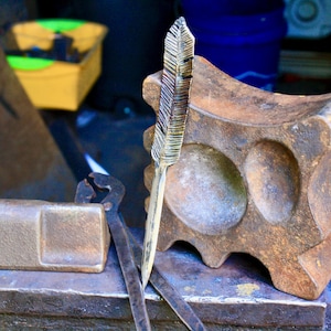 Abrecartas de pluma forjada a mano, cortacartas