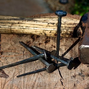 set of 5 nails, hand forged, in 3 sizes