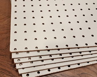 Organizador de pared de tablero perforado blanco de 3/16” de grosor / Tablero de almacenamiento moderno / Organizador de tablero perforado / Almacenamiento de herramientas y manualidades / Tamaño personalizado
