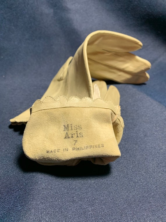 Vintage Miss Aris leather driving gloves from the 