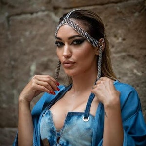 Betoverende blauwe festivalhoofdketting: sprankelend accent voor boho glamour