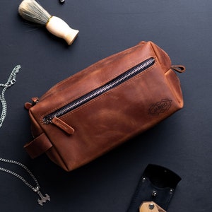 Unique Gift For Husband, Men Toiletry Bag Personalized, Leather Dopp Kit, Groomsmen Gift, Mens Toiletry Bag Shaving Kit, Dad Gift Ideas