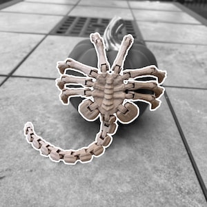 Alien Facehugger 3D Printed Model | Fully Articulated Movie Prop | Collectible Figurine | Sci-Fi Horror Decor