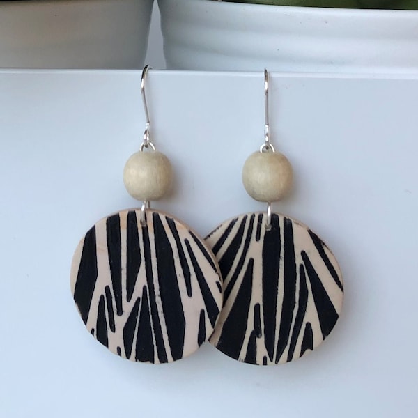 Boucles d'oreilles rondes "ZEBRA" beige et noir - moyen modèle - Bijoux Fimo - Bijoux pâte polymère