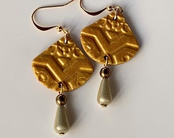 Earrings "ORIENT" fan and pearl - gold and pearls - gold oreilel hooks - Fimo Jewelry - Jewelry polymer paste