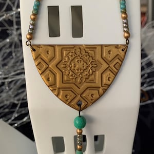 Collier long ORIENT pendentif triangle et perles bronze vert gris or cordon coton ciré Bijoux Fimo Bijoux pâte polymère image 3