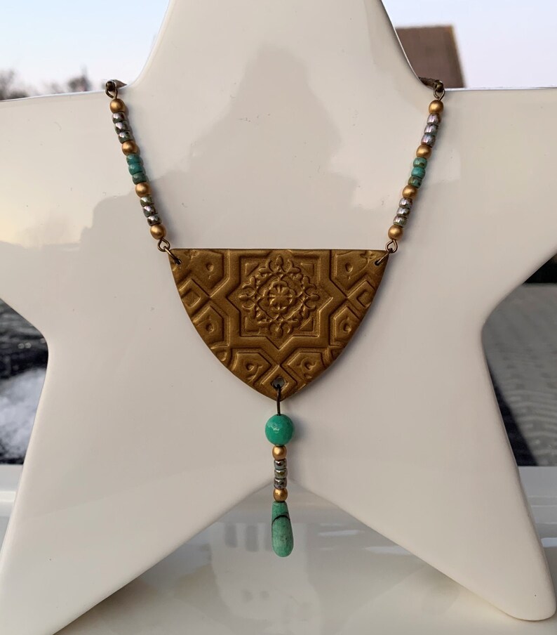 Collier long ORIENT pendentif triangle et perles bronze vert gris or cordon coton ciré Bijoux Fimo Bijoux pâte polymère image 1