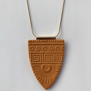 &quot;INCA&quot; chain pennant pendant necklace - golden caramel and gold metal - Fimo Jewelry - Polymer paste jewelry